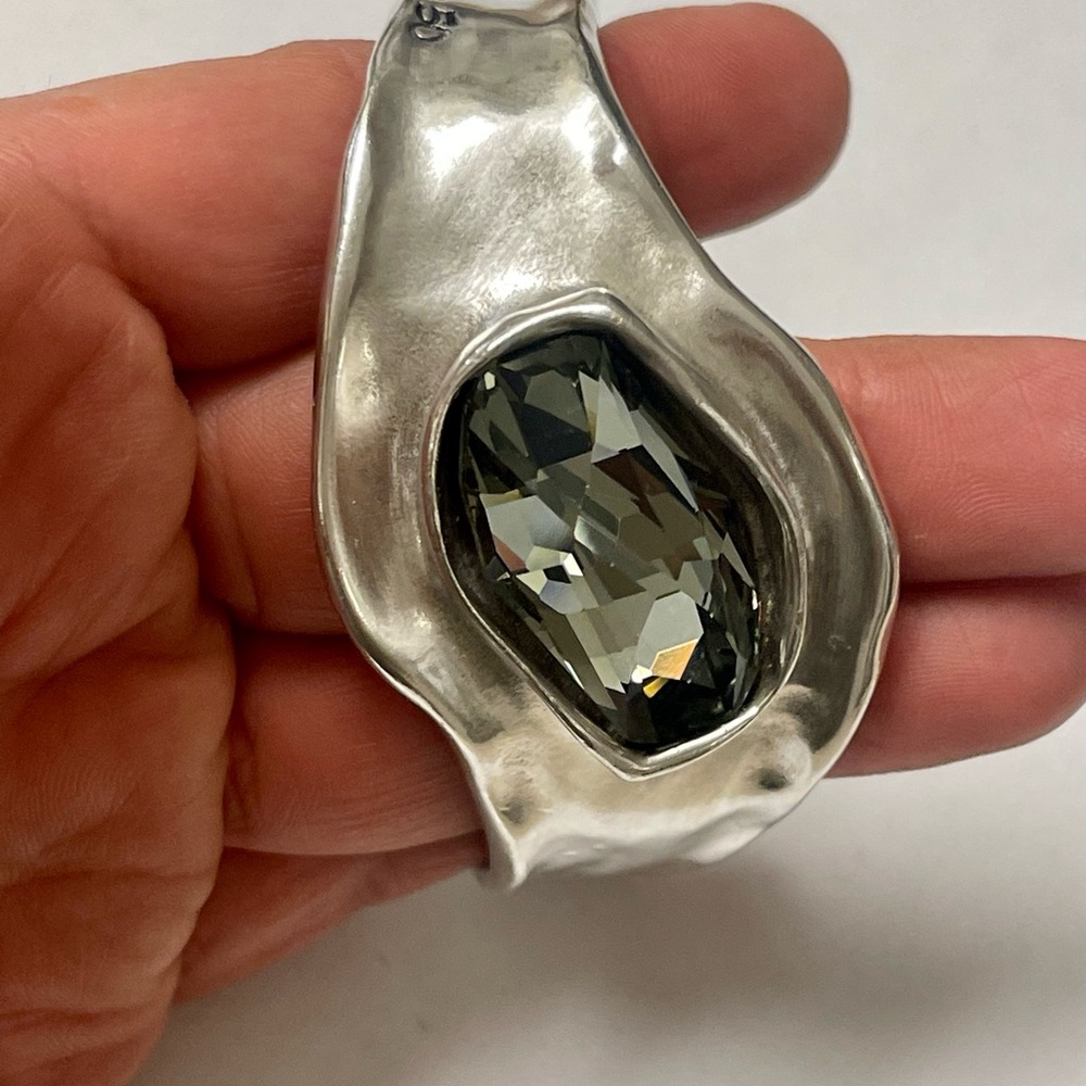 Uno de 50 Smoky Swarovski Crystal "Awesome" Statement Bracelet - Picture 8 of 10